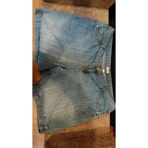 Metro 7 denim shorts .